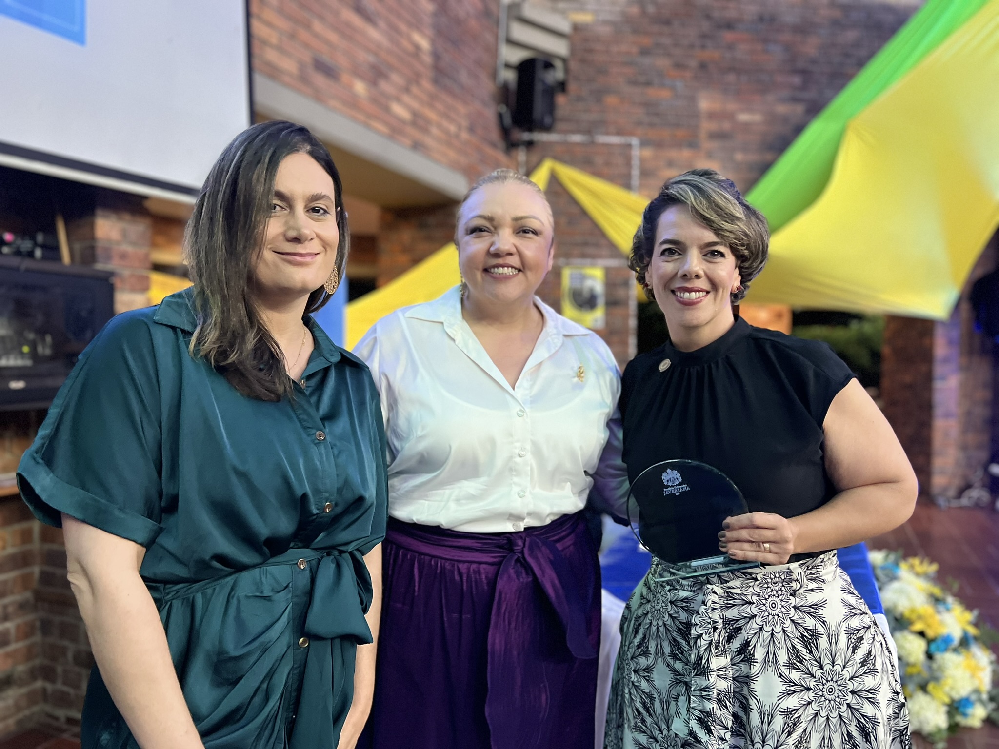 El encuentro inició con una emotiva eucaristía de bienvenida a cargo del padre Carlos Alberto Romero, S.J. destacando el sello diferenciador de los egresados javerianos y su forma de relacionarse con las personas, desde el ser.&nbsp; 