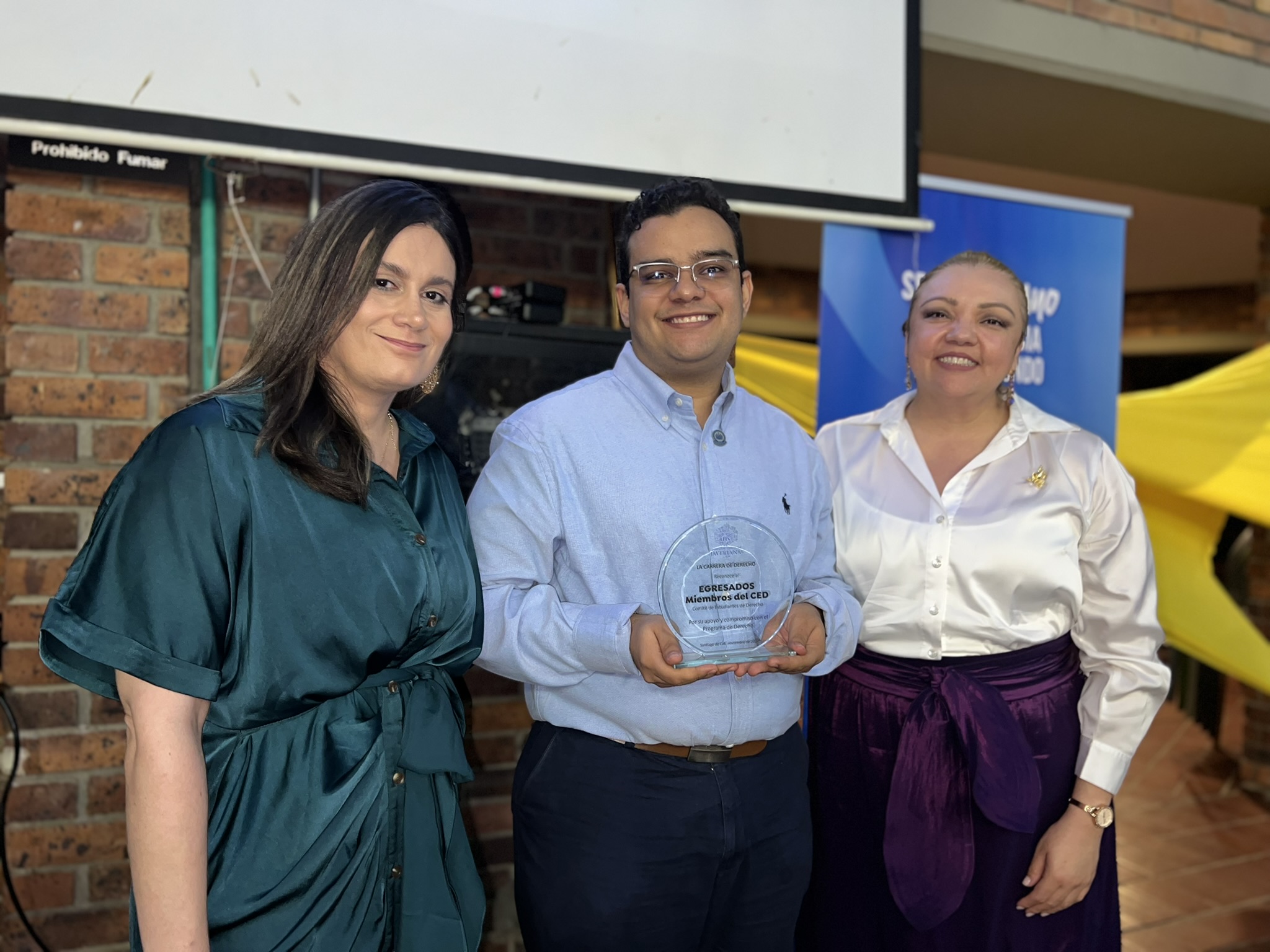 El encuentro inició con una emotiva eucaristía de bienvenida a cargo del padre Carlos Alberto Romero, S.J. destacando el sello diferenciador de los egresados javerianos y su forma de relacionarse con las personas, desde el ser.&nbsp; 